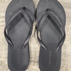 American Eagle flip flops